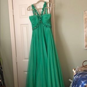 Gorgeous Sherri Hill Emerald green formal dress